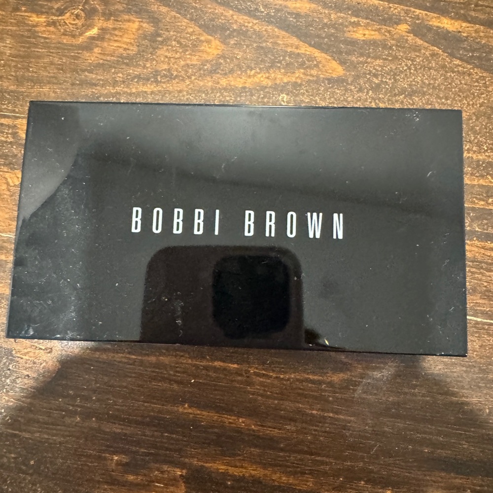 Never Used - Bobbi Brown Weightless Powder Foundation - Warm Ivory 1